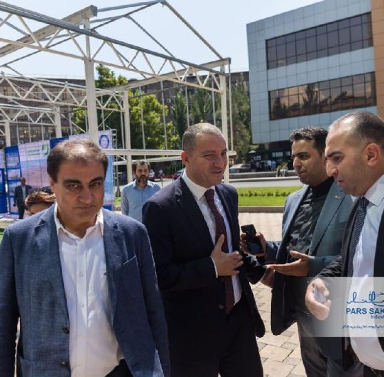 وزیر اقتصاد ارمنستان در بازدید از غرفه پارس ساختار در نمایشگاه مناطق آزاد ایران درایروان؛ استقبال از توانمندی های پارس ساختار/ رویدادهای اقتصادی را در توسعه روابط موثر می دانیم